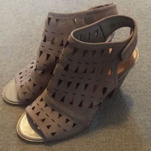 14th & Union Tan Open Toed Heels